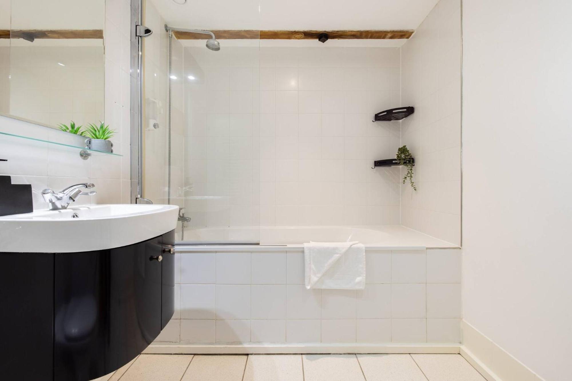 Wild Roses Serviced Apartments - Excel Warehouse 2 London Ngoại thất bức ảnh